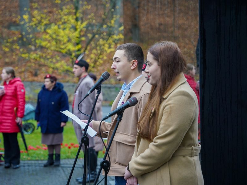 Uctění památky událostí 17. listopadu, Valentina Kúrová a Tadeáš Kiesl